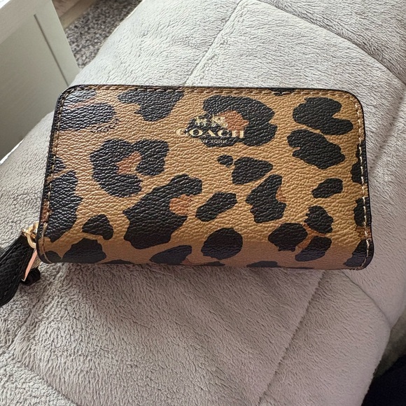 Coach Leopard Print Wallet - Picture 1 of 4